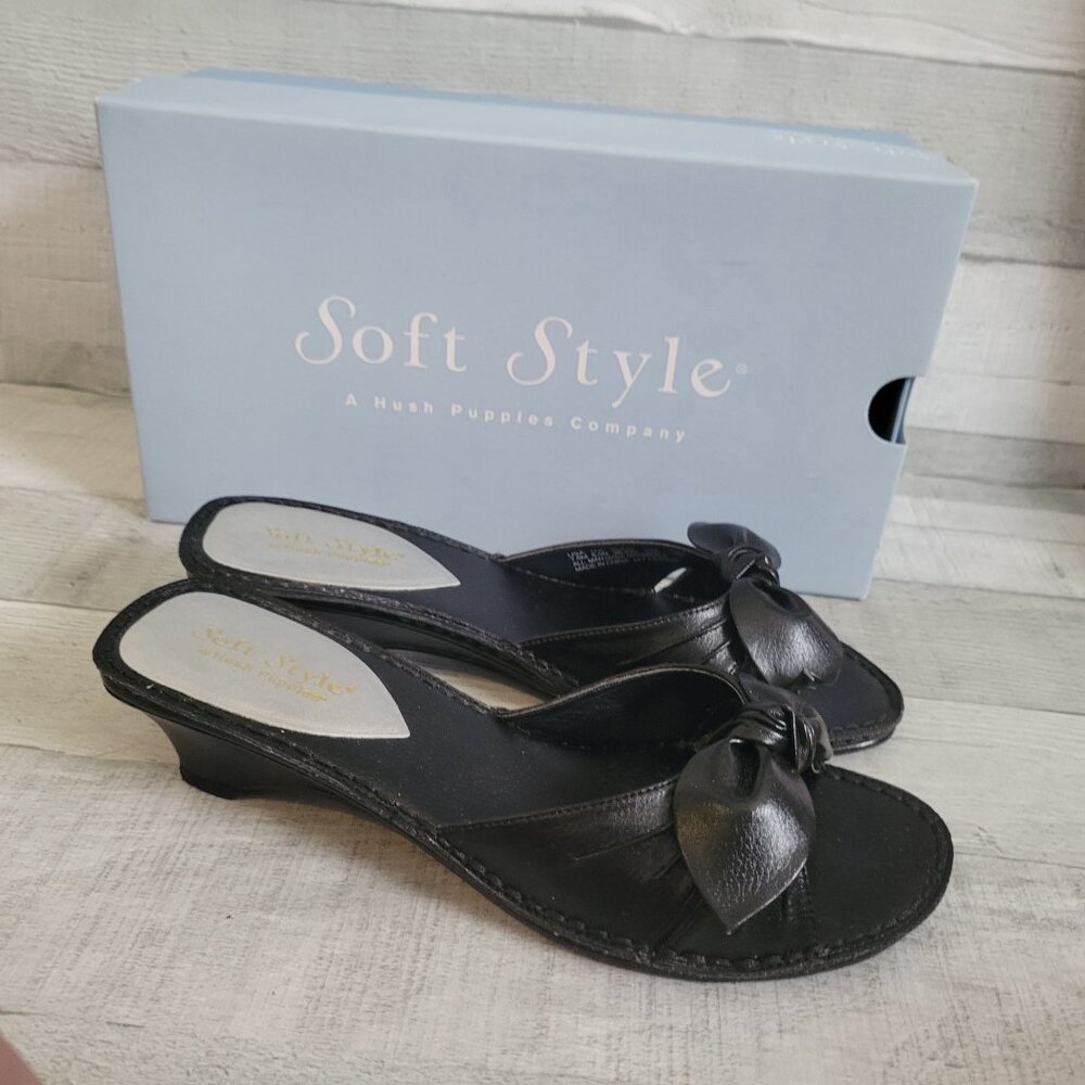 Soft Style By Hush Puppies Black Foil Met Sandals With Bow Accent 7.5 M